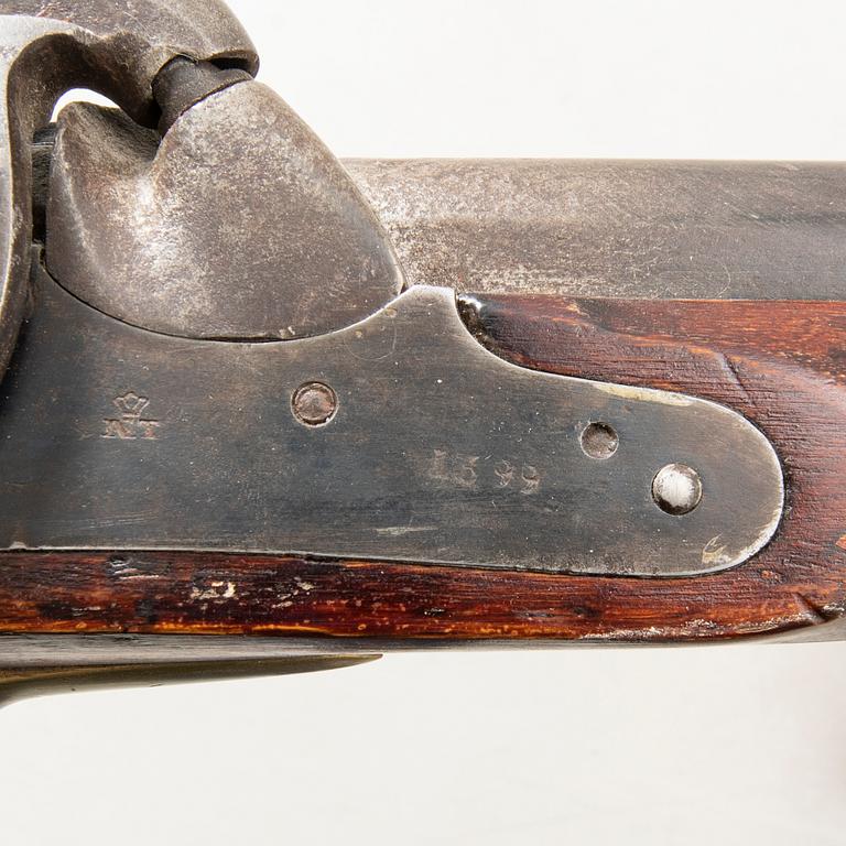 Slaglåsgevär, svenskt, kortat m/1815-45.