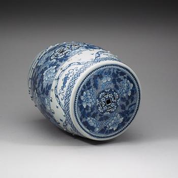 A blue and white garden seat, Qing dynasty, 19th Century.
