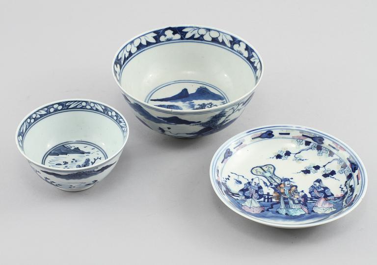 SKÅLAR, 2 st, samt FAT, porslin, Kina, 1700-tal samt 1900-talets första hälft.