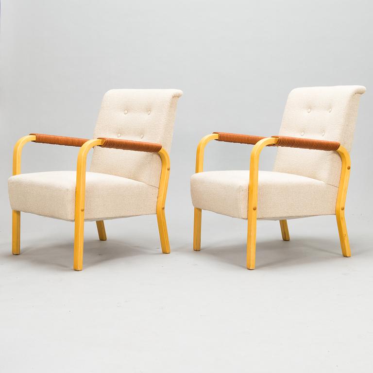 Alvar Aalto, a pair of late 20th century '47' armchairs for Artek.
