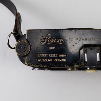 A black body Leica M2 camera nr 948690 from 1958 with Canon Lens 50 mm f:1.8 samt Ernst Leitz Elmar f=9 cm 1:4.