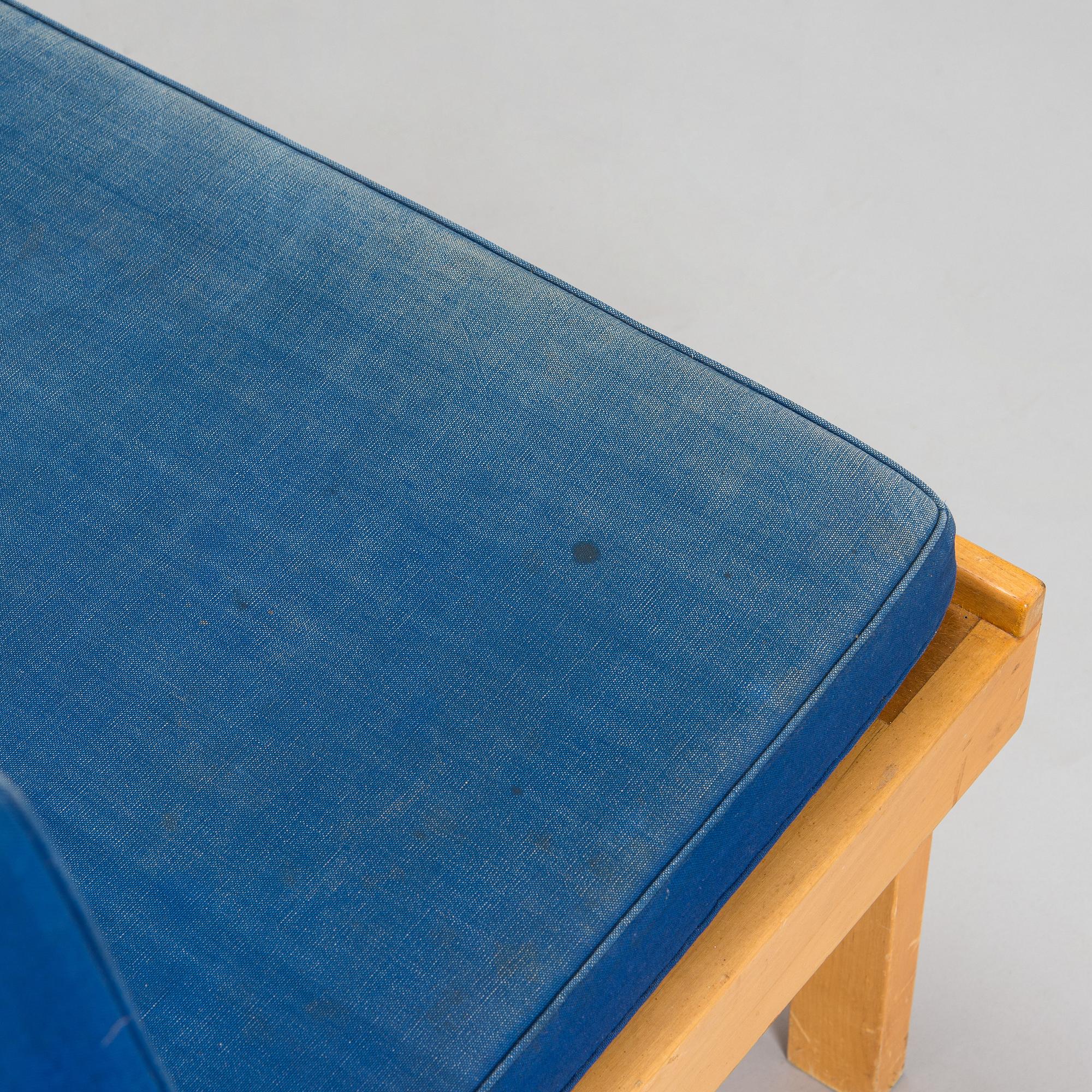 Soffbänk, modell E1295, design Arteks ritkontor, för O.Y Huonekalu-ja Rakennustyötehdas A.B. 1957.