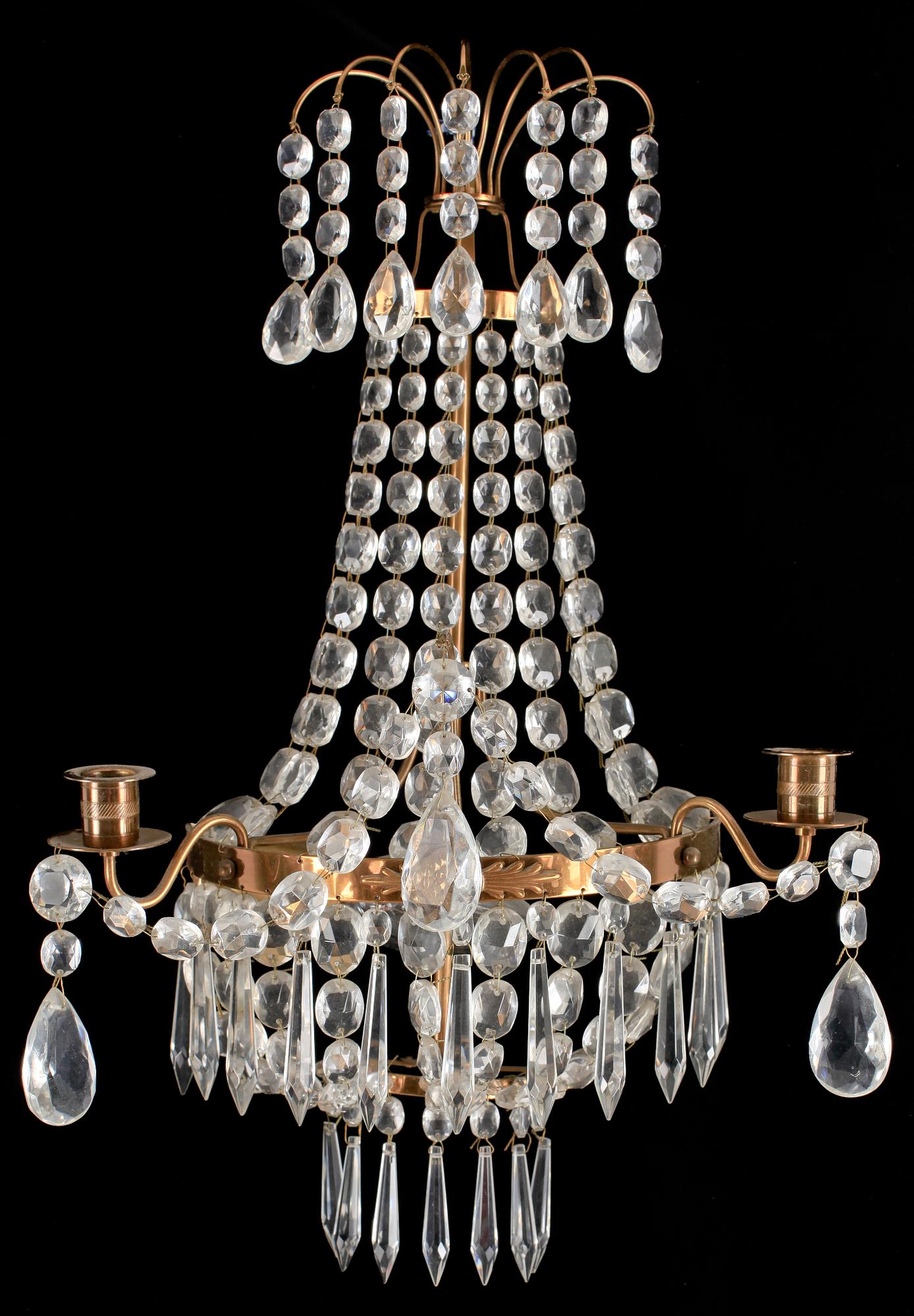 VÄGGLYSTRAR, ett par. Gustaviansk stil, 1900-tal.