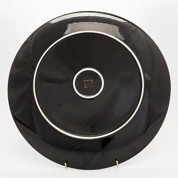 Howard Smith, A ceramic plate. Signed H Smith. Arabia, Finland.