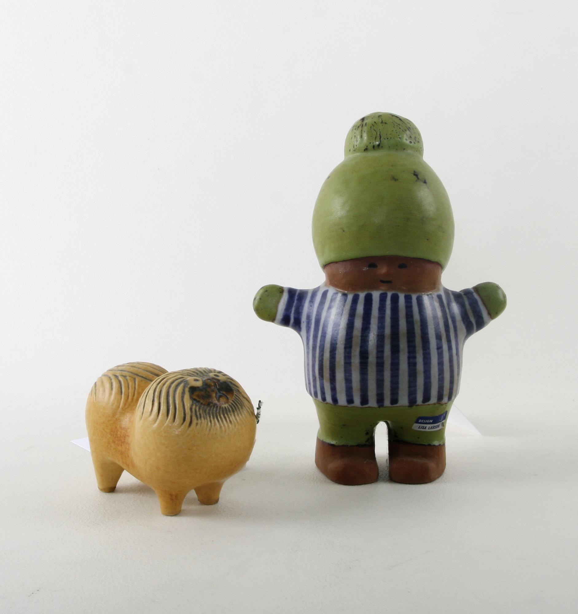 FIGURINER, 2 st, stengods. Lisa Larsson.