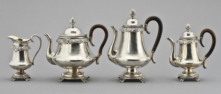 KAFFEKANNA, TEKANNA, CHOKLADKANNA samt GRÄDDKANNA, silver, Johann Seethaler, Tyskland, 1800-talets första hälft.