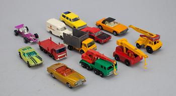 LEKSAKSBILAR, 47 st. MATCHBOX VÄSKA. 1960-70 -tal.