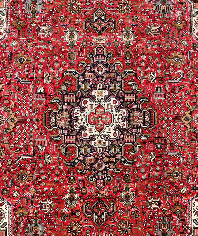 Matta, Täbris, ca 332 x 250 cm.