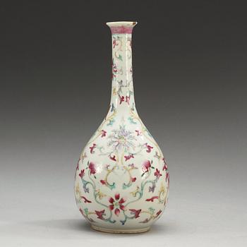 A famille rose bottle with Qianlong seal mark, late Qing dynasty.