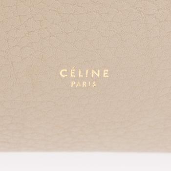 LAUKKU, "Tie", Céline.