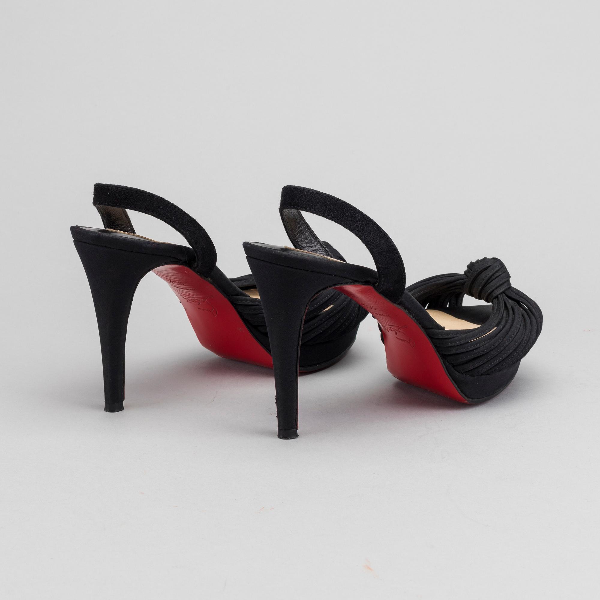 CHRISTIAN LOUBOUTIN. SKOR, ett par. Storlek 35,5.
