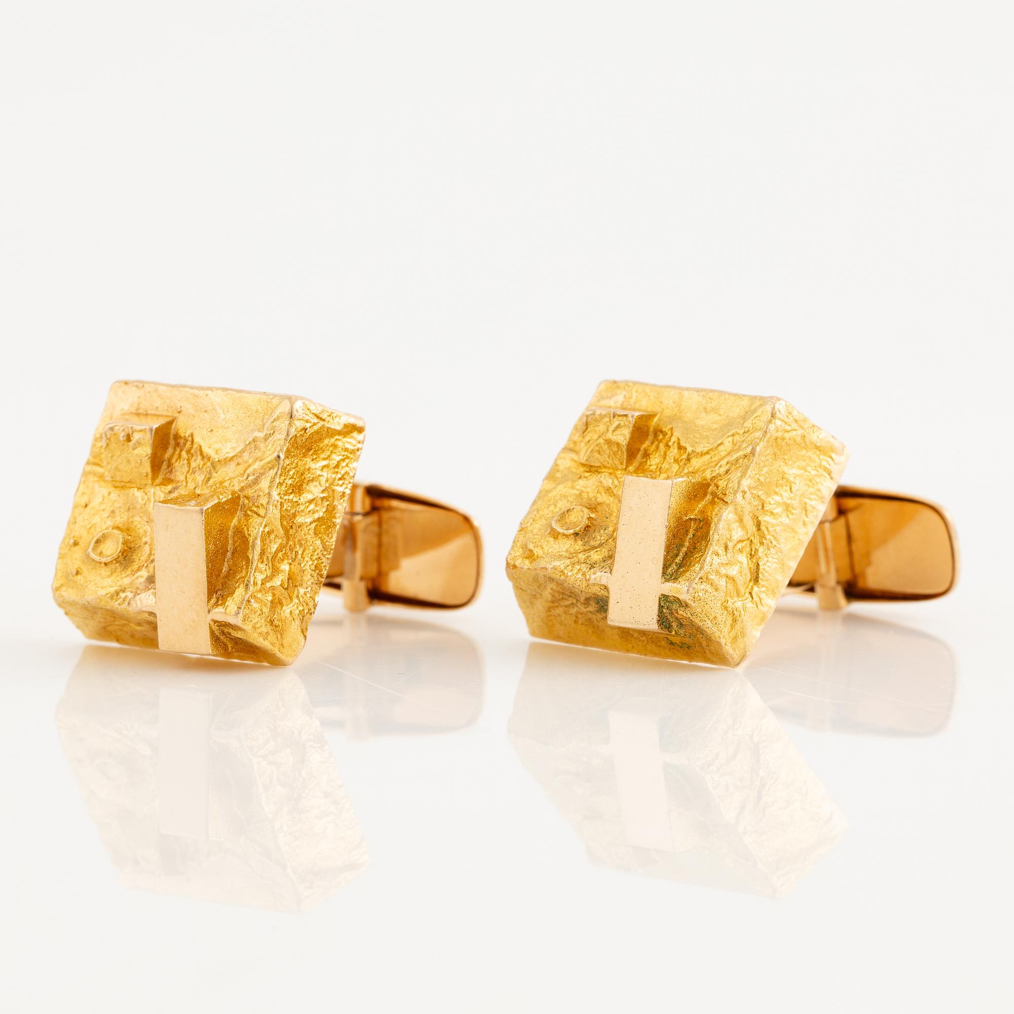 A pair of cufflinks 14K gold.