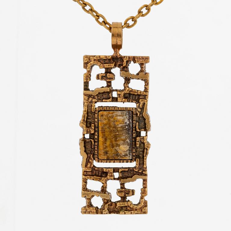 Pentti Sarpaneva, Collier,brons med tigeröga. Möjligen Pentti Sarpaneva,