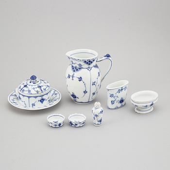 ROYAL COPENHAGEN, kaffeservis, 40 delar, porslin. "Musselmalet", Danmark.