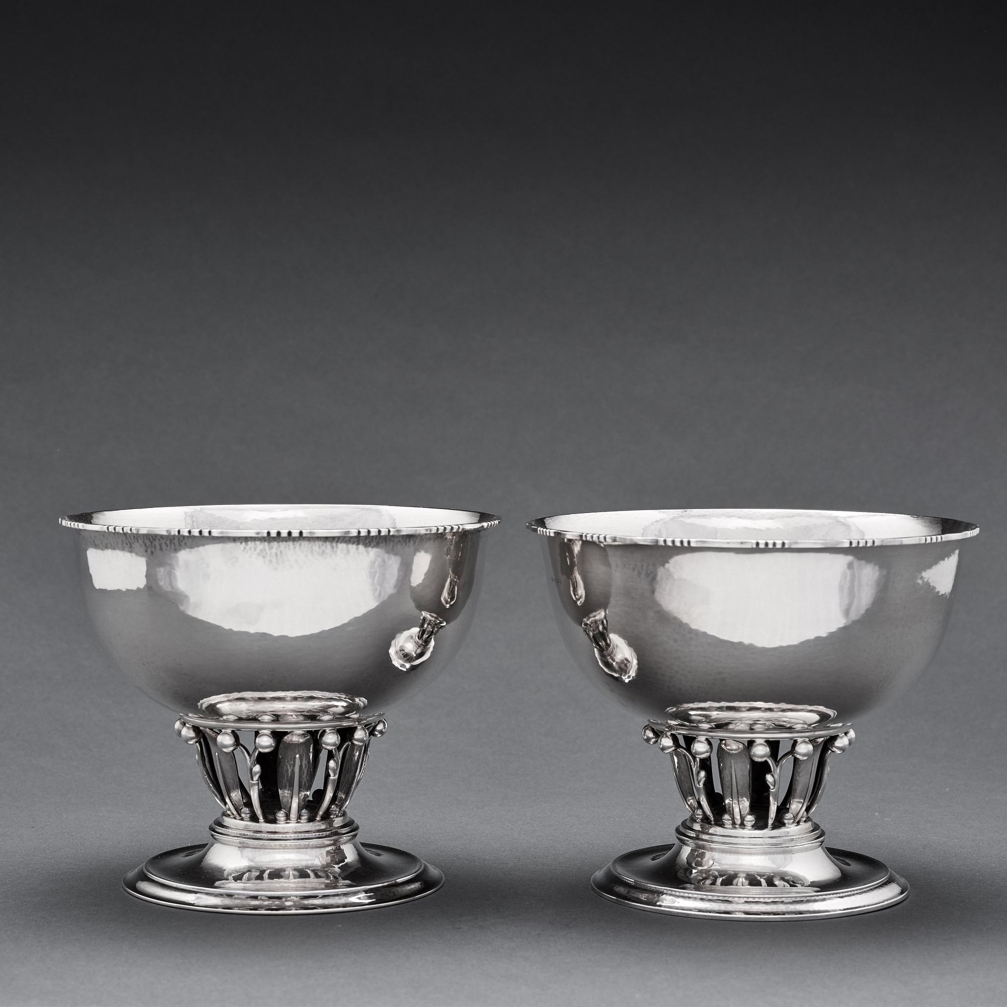Georg Jensen, skålar 2 st, Köpenhamn  1915-1927 (otydligt), 830/1000 och 925/1000 silver, designnr 19 & 19A.