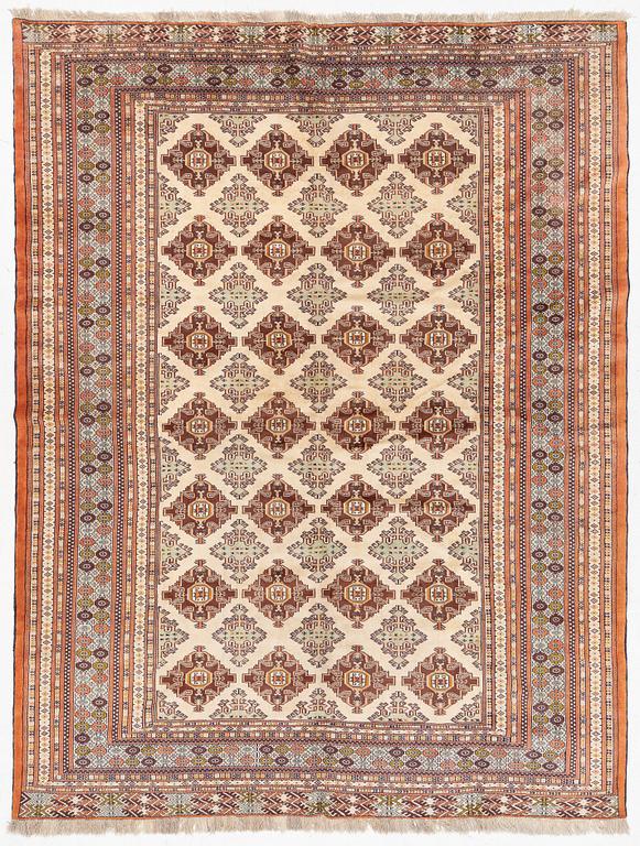 Carpet, Turkmen, approx. 386 x 294 cm.
