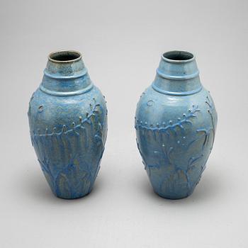 Erik Mornils, vaser, ett par, Nittsjö, 1900-talets mitt.