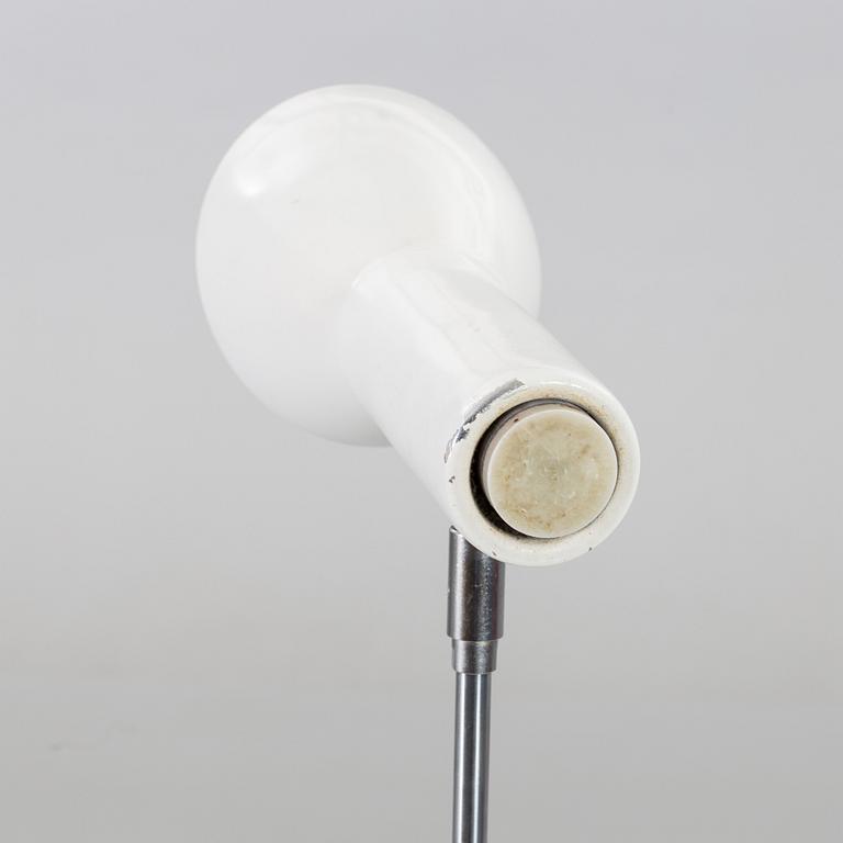 A Koch & Lowy floor lamp.