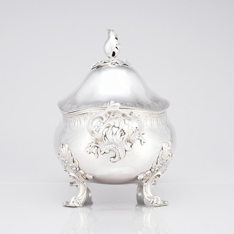 Daniel Lundgren, terrin med lock, silver (verksam Reval 1771-83). Rokoko.