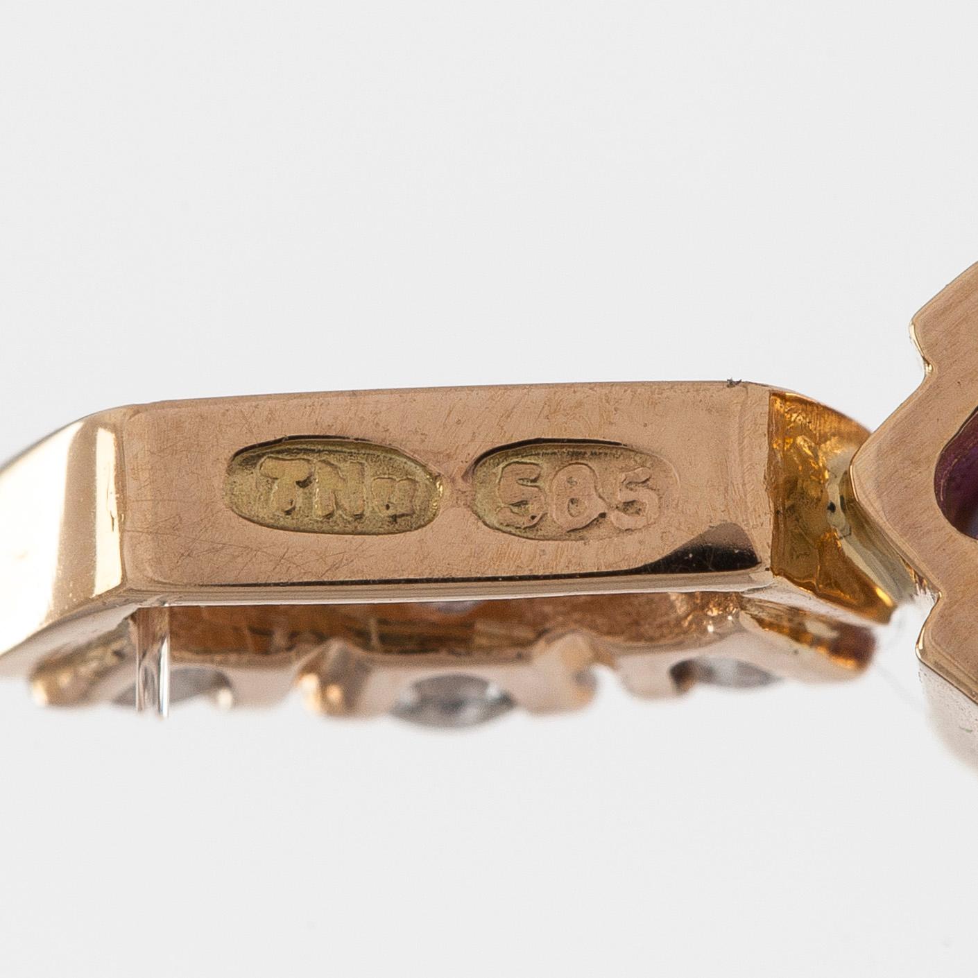 Riipus, 14K kultaa, pisarahiottu rubiini ja timantteja.