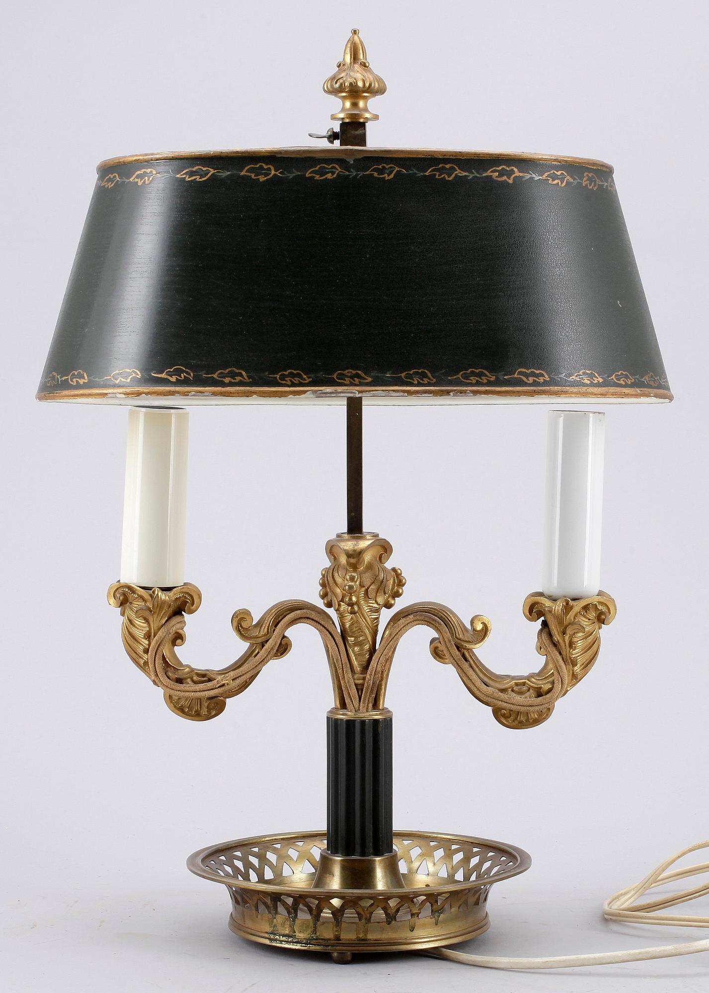 BORDSLAMPA, s.k. bouillottelampa, mässing, 1900-talets första hälft.