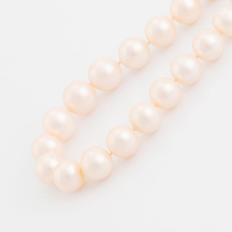 Collier odlade sötvattenspärlor.