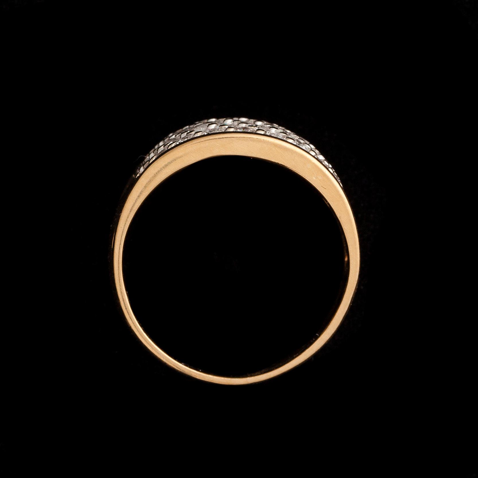 RING, 14K guld, briljantslipade diamanter 43 st, tot. ca 1,50 ct. Vikt 5,57 g. Intyg.
