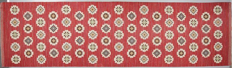 GALLERIMATTA, rölakan, Klockaregårdens Hemslöjd, signerad KH, 440 x 122 cm.