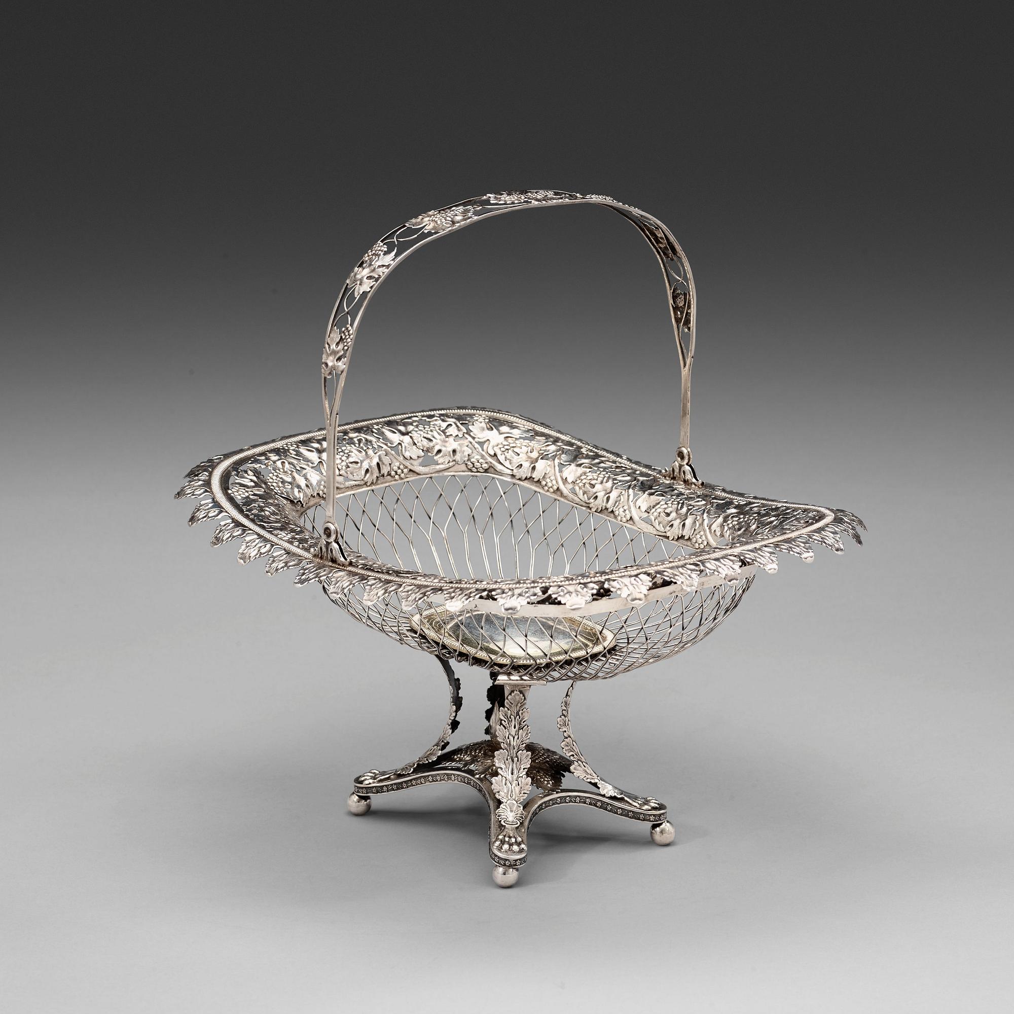 BRÖDKORG, av Gustaf Lindroos, Helsingfors (verksam 1827-1839 (-40)). Empire.