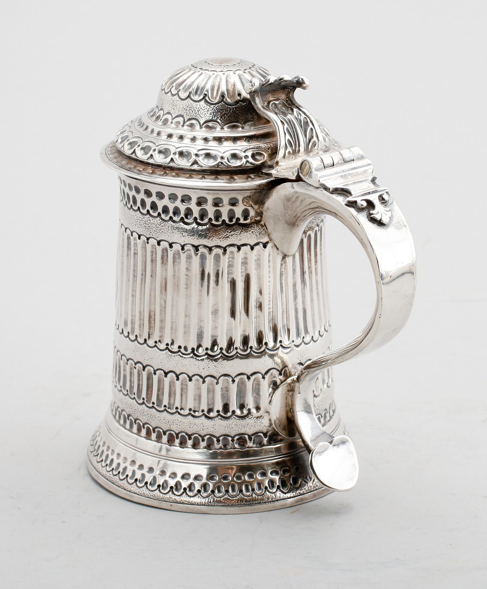 STOP, silver, möjligen Benjamin Mountigue, London 1765. Vikt 607 g.