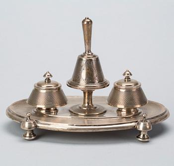 SKRIVSTÄLL, silver, 1871, vikt ca 480g.