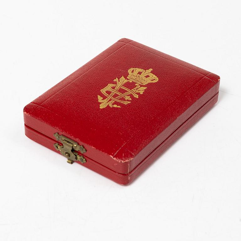 Italian Order of the Crown, Knight's cross, partly gold and enamel, in case from Cravanzola.