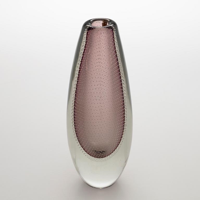 Gunnel Nyman, vas, modell "GN 26", signerad G. Nyman Nuutajärvi Notsjö -51.