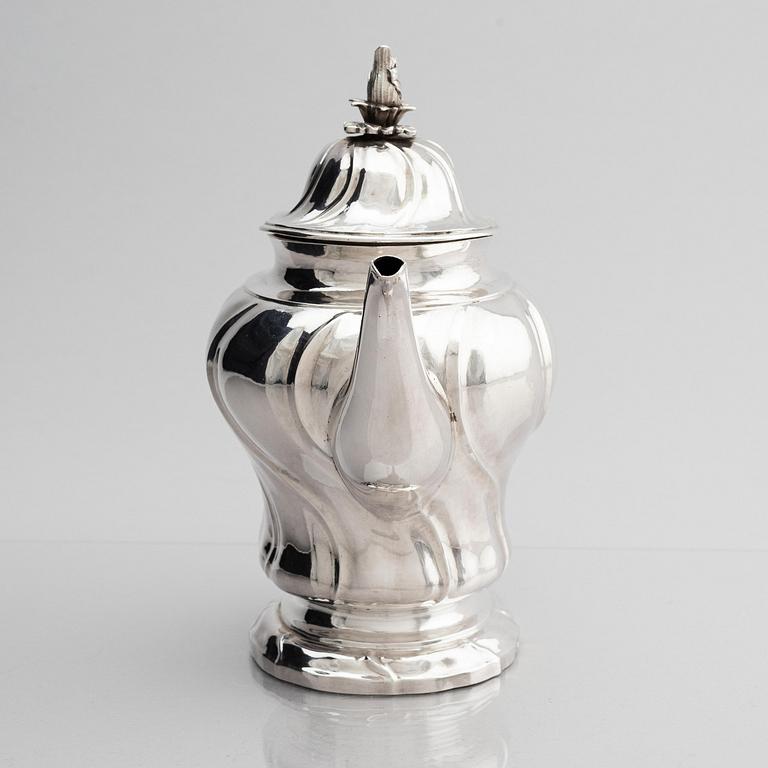 Kilian Kelson, tekanna, silver, Stockholm 1756. Rokoko.