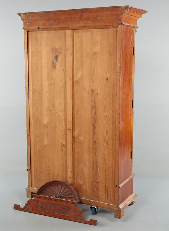 KLÄDSKÅP, nyrenässans, 1800-talets slut.