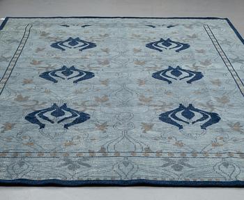 AN ORIENTAL CARPET, ca 360 x 263 cm.