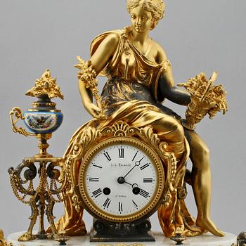 BORDSPENDYL, C.L Malmsjö, göteborg, Louis XVI-stil, omkring sekelskiftet 1800/1900.