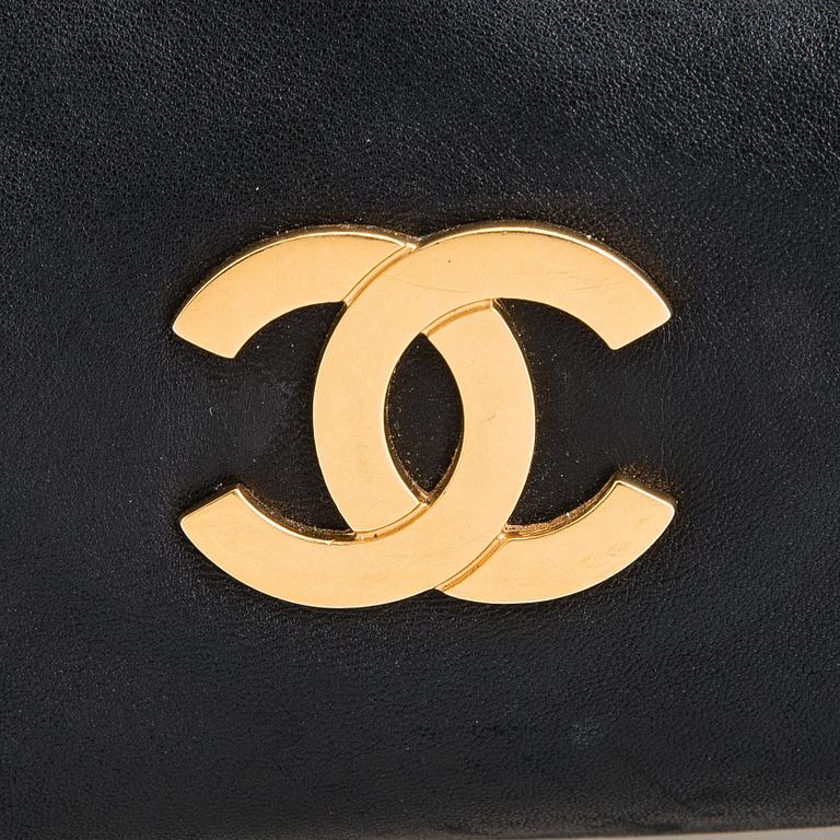 Chanel, an 'Olsen' hobo shoulder bag, 2002-2003.