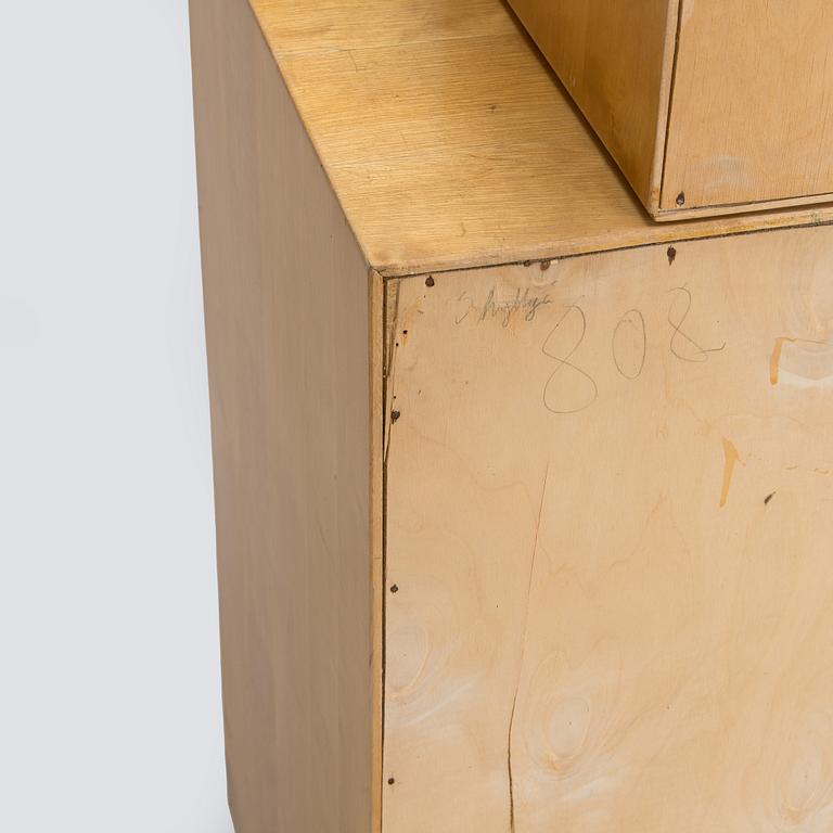 Aino Aalto, kaappi, malli 808 ja vitriini, malli 214 O.Y. Huonekalu- ja Rakennustyötehdas A.B. 1950-luvun alku.