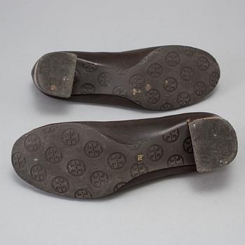A pair of Tory Burch leather shoes, circa size 37.