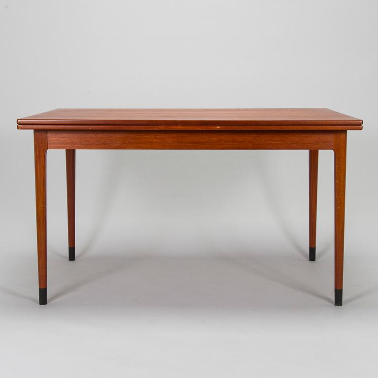 A mid 20th century dining table Niels O. Møller, J.L. Møllers Møbelfabrik, Denmark.