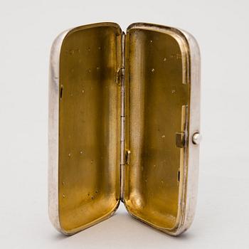 CIGARRETTETUI, silver, troligen Nikolai Pokrovsky, Moskva 1895.