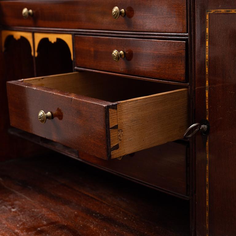 A chest of drawers, first half of the 19th century.