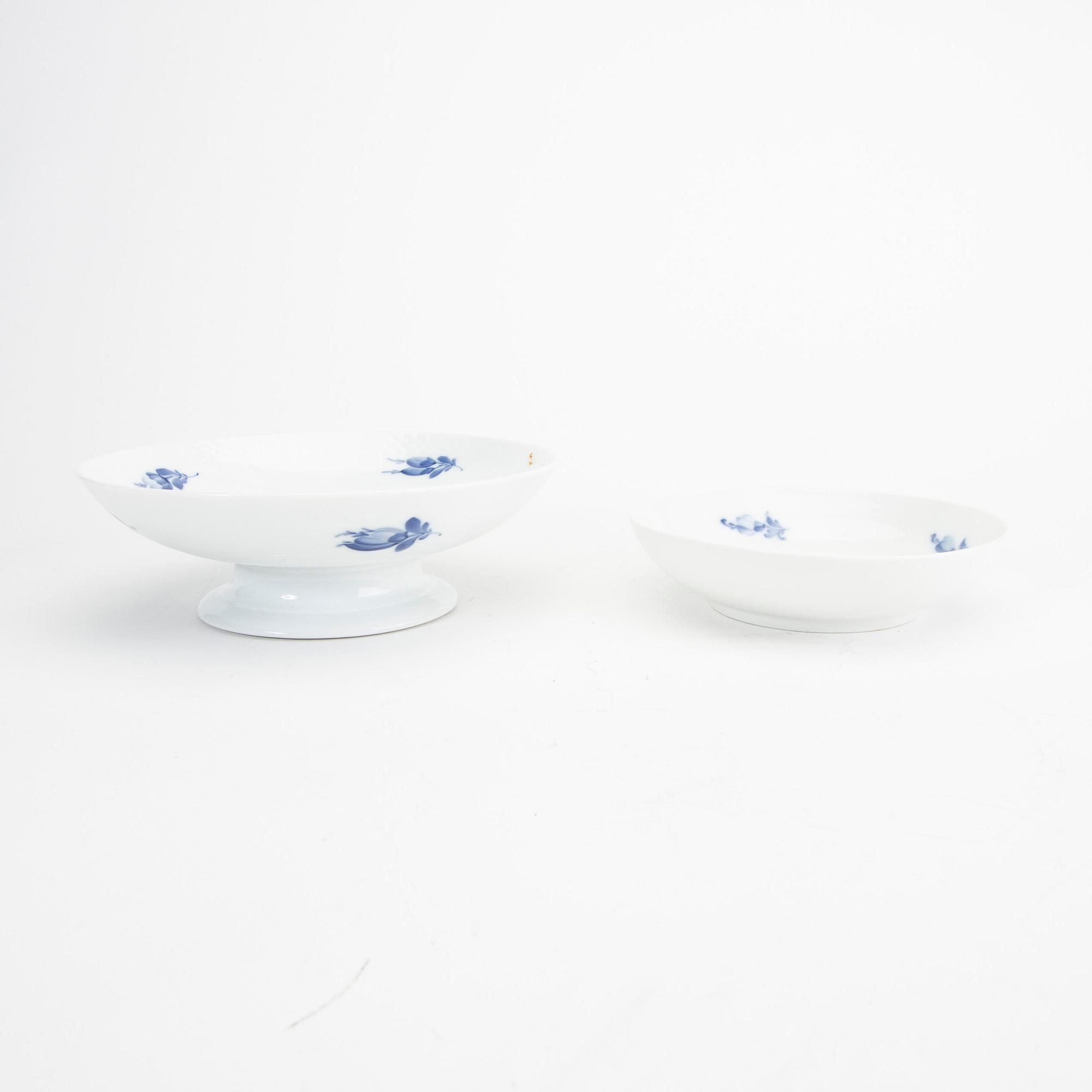 Service "Blå blomst" 74 dl Royal Copenhagen Denmark 1900s porcelain.