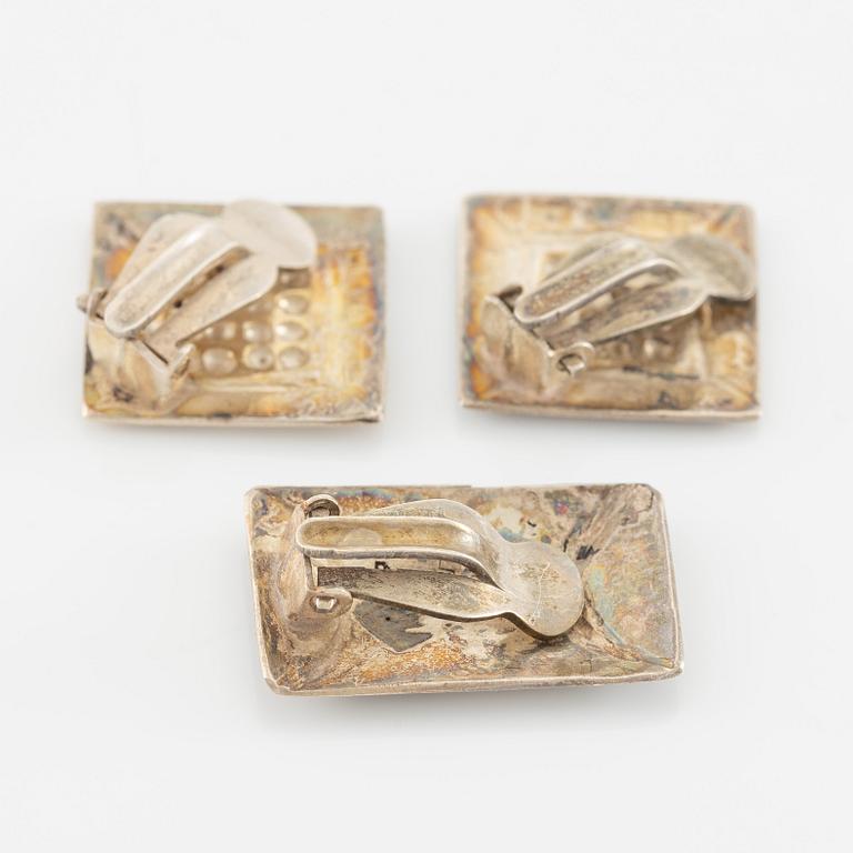 Lars Arby, two pairs of cufflinks, two brooches and three earrings, silver.