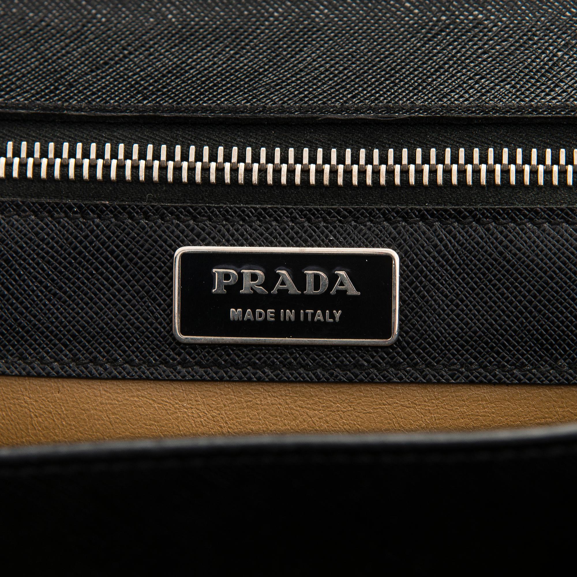 Prada, portfölj.