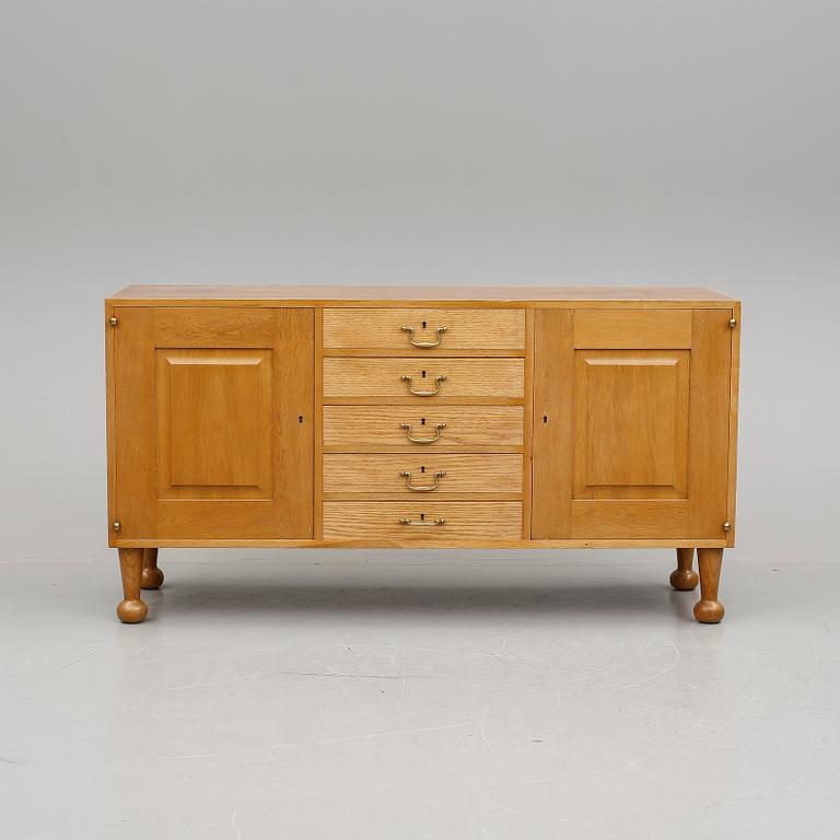 Josef Frank, an elm and mahogany sideboard, Svenskt Tenn, model 727, probably 1960's.