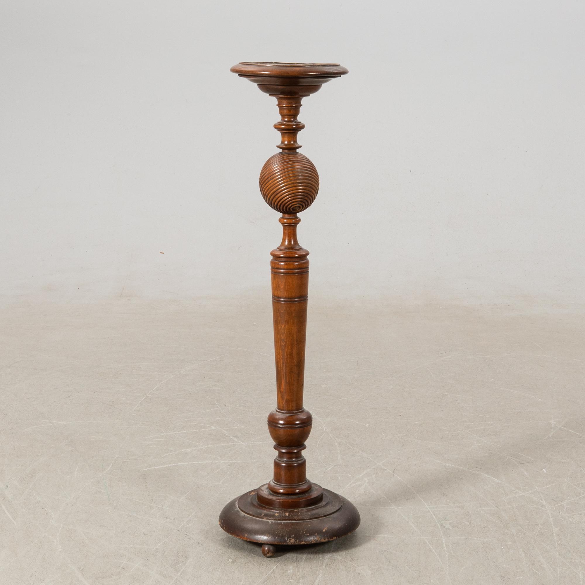 Pedestal early 20th century.