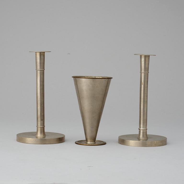 BJÖRN TRÄGÅRDH, sannolikt, vas och ljusstakar, ett par,  Firma Svenskt Tenn, Stockholm 1928-29.