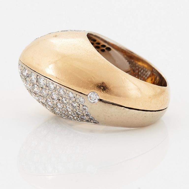 Paul Binder ring 18K guld med runda briljantslipade diamanter.